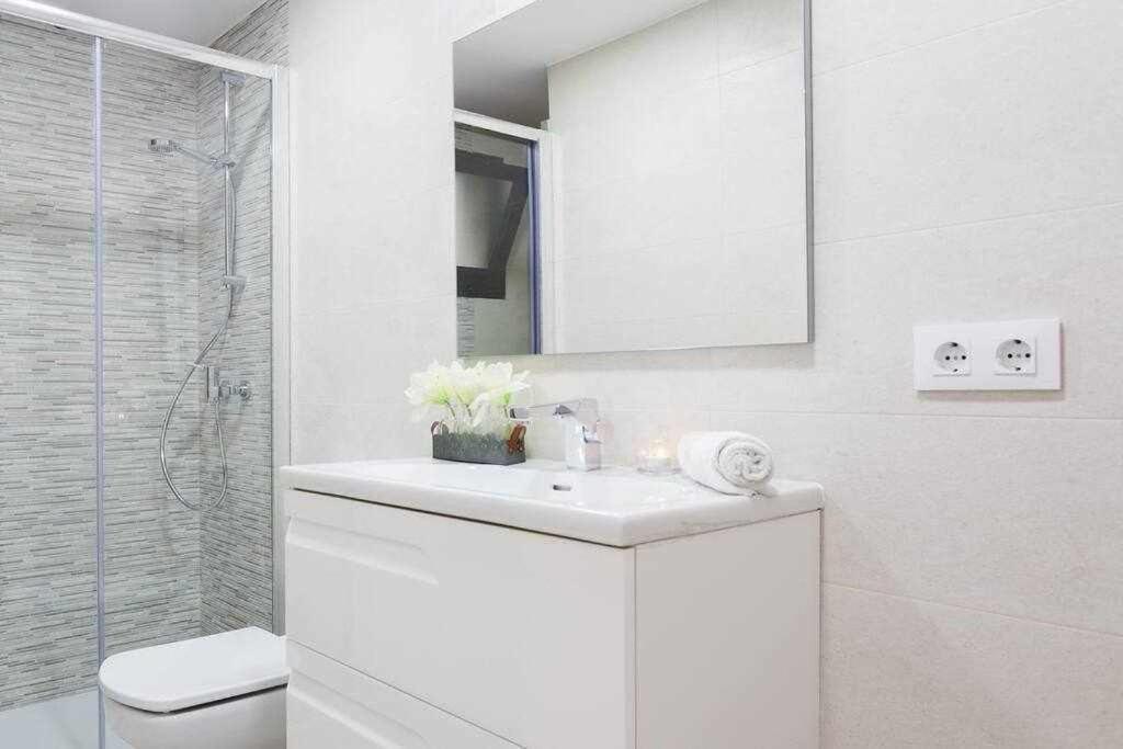 Apartamento Para 4 Con Terraza En El Centro Χιρόνα Εξωτερικό φωτογραφία